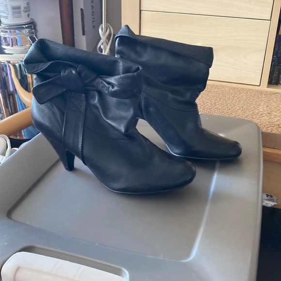Black Steven Madden 3 1/4” heel boots used good condition - Picture 1 of 10